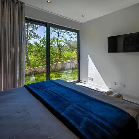 Nice In With Heated Swimming Pool Feriehus Sorici