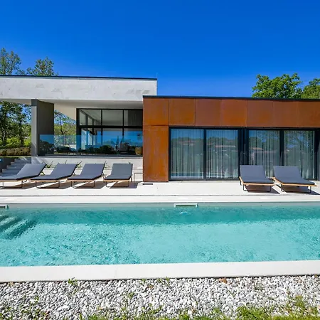 Nice In With Heated Swimming Pool Sorici