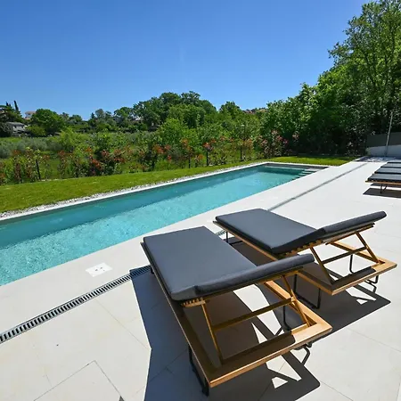 Nice In With Heated Swimming Pool *